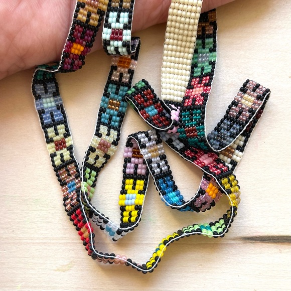 HANDMADE GLASS NECKLACE | 8-Bit Daisy Chain Small Batch Handwoven Loop Necklace - Picture 3 of 10